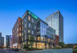 半闭式高精密强力钢架冲床价钱